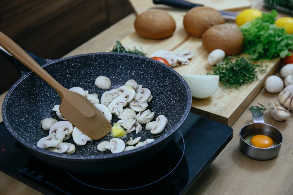 Imagem de uma deliciosa preparação culinária com Shimeji, demonstrando diferentes maneiras de incorporá-lo na rotina diária